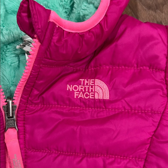 The North Face Reversible Hood Puffer Fluffy Fuzzy Jacket Coat Toddler Fushia - Picture 3 of 16